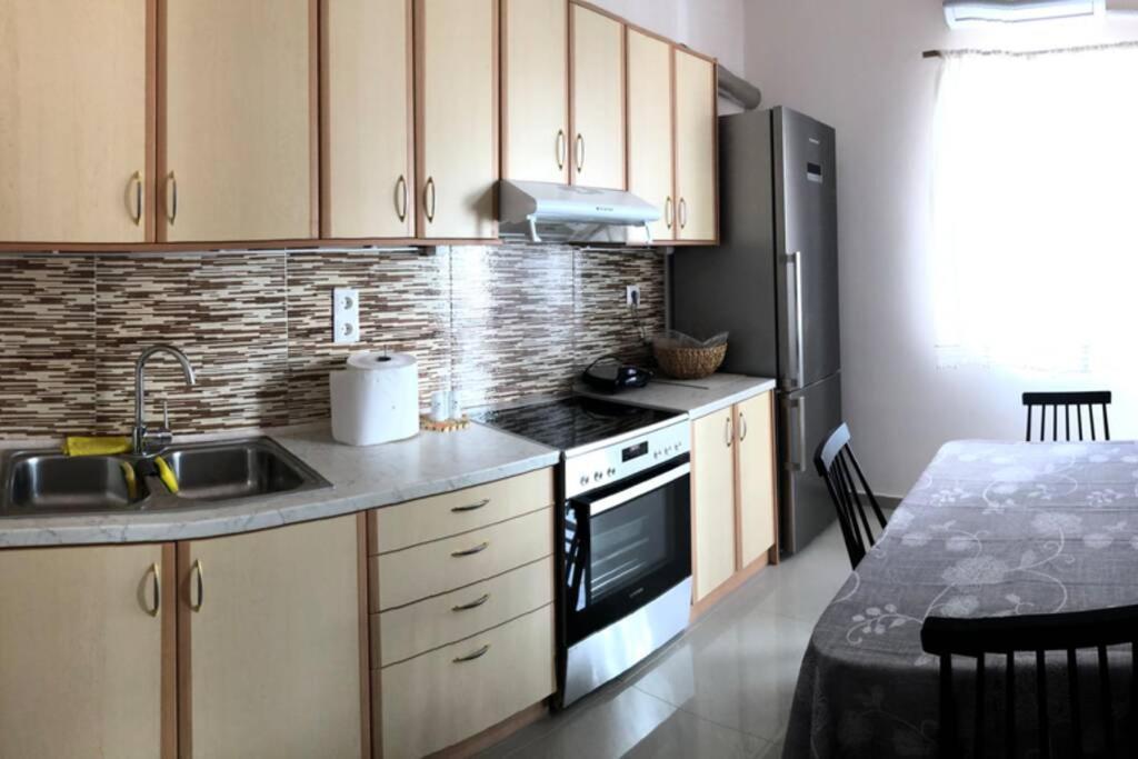 Loutraki Vibes Apartments Bagian luar foto